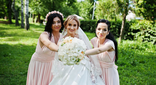 致閨蜜結(jié)婚的暖心句子，閨蜜結(jié)婚祝福語(yǔ)朋友圈